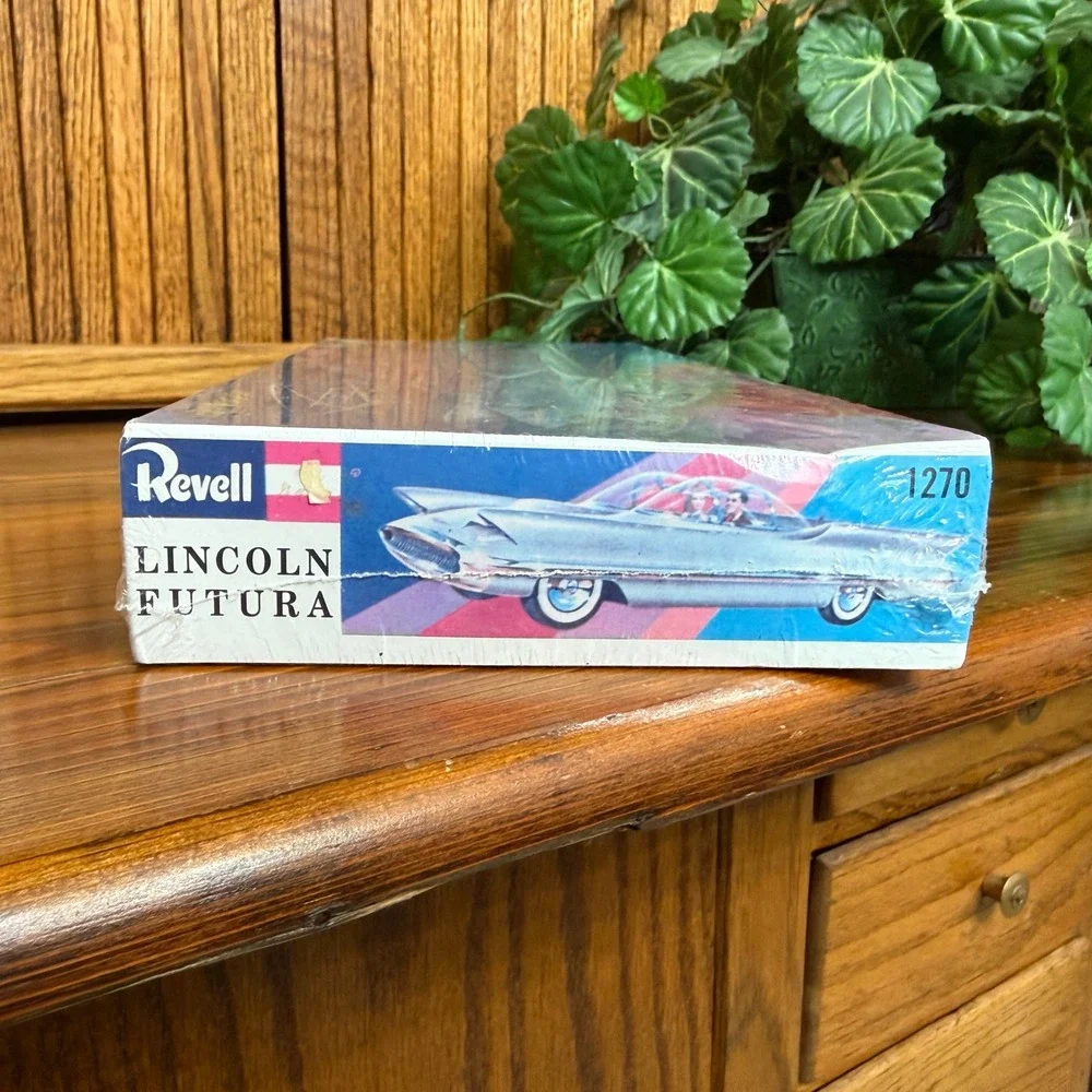 Revell Lincoln Futura Model Kit Blue New Sealed 1270 Concept Car